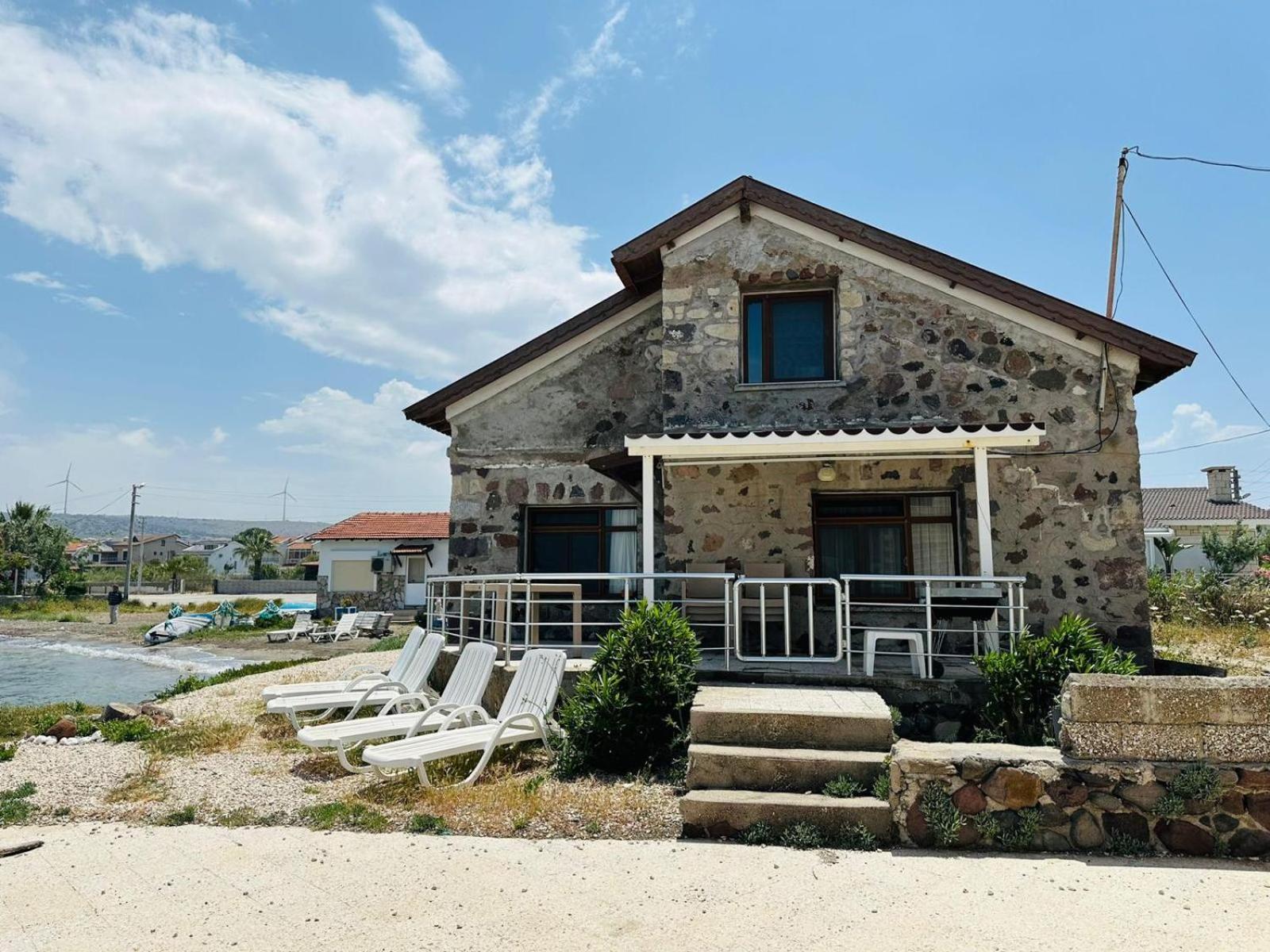 Denize Sifir-otantik Tas Ev Villa